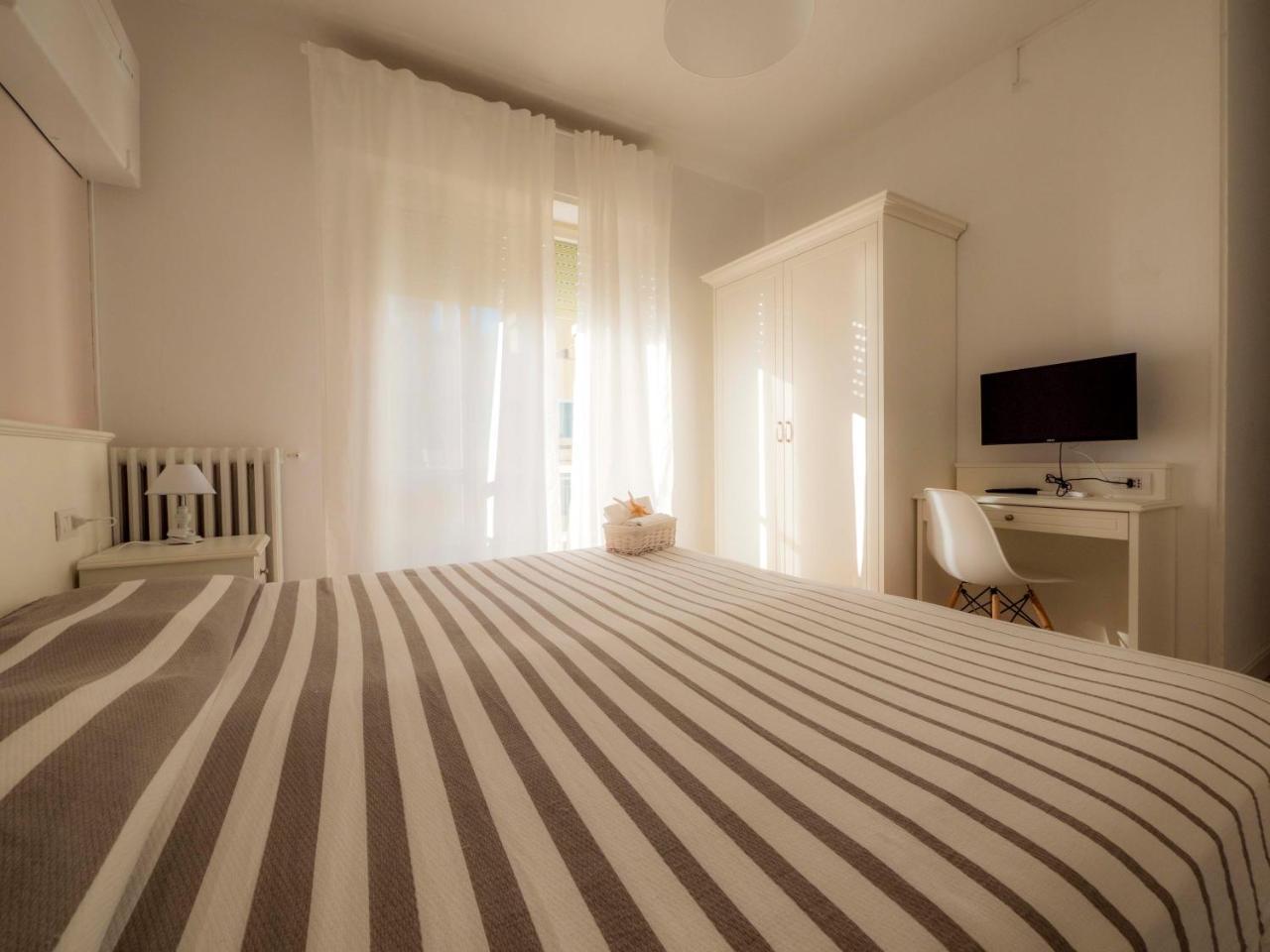 Hotel Continental ปิเอตราลิกูเร ภายนอก รูปภาพ
